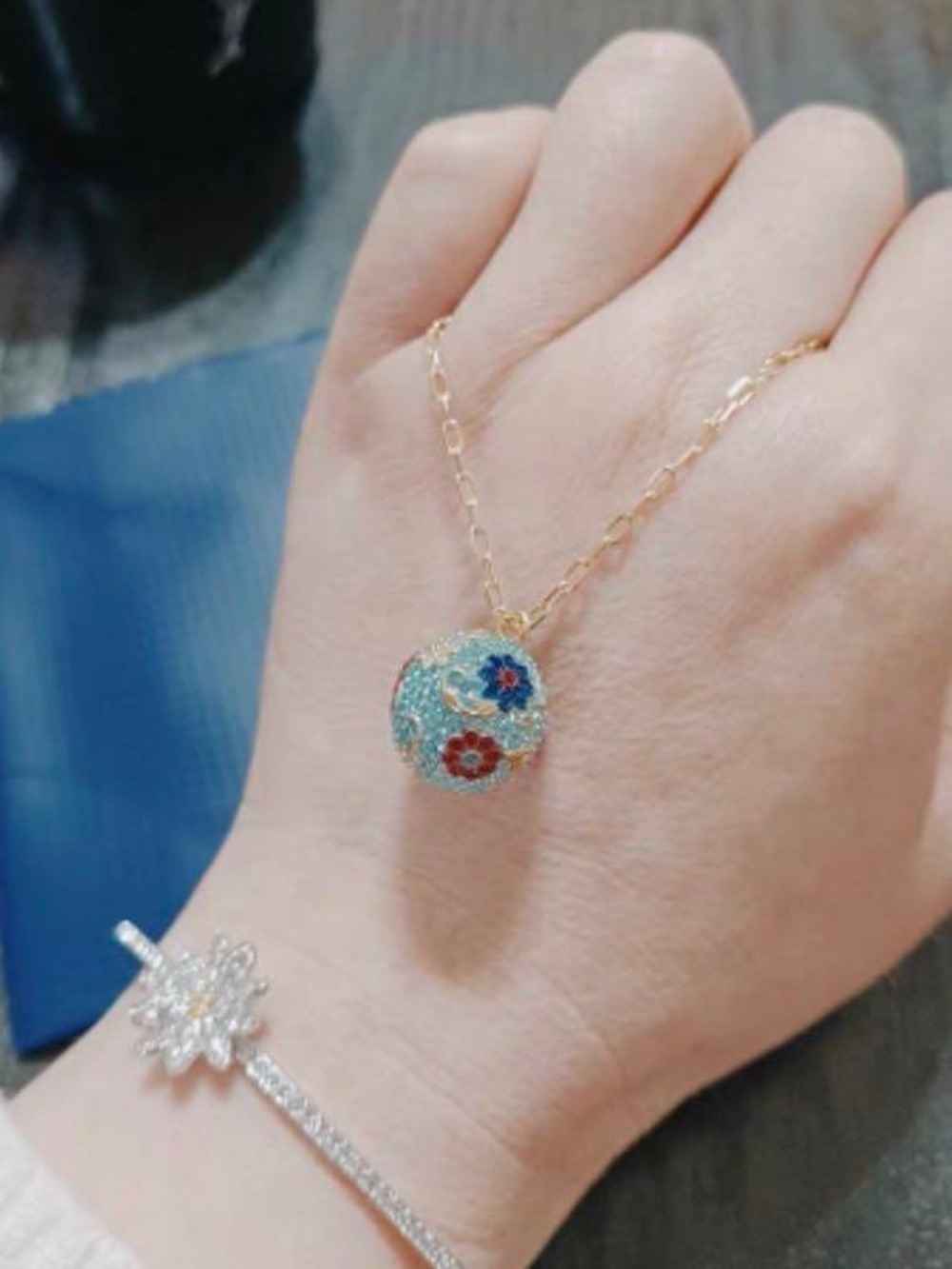 Swarovski Flower of Fortune Necklace Gold Tone Crystal Rare Asia Limit. New Year